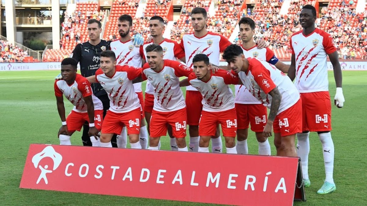 El Almería ya tiene su once para medirse al Sporting.