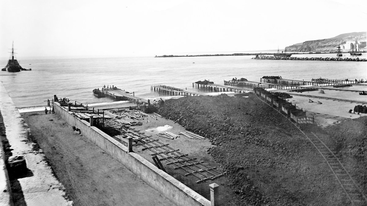 Trozo de la playa de las Almadrabillas.