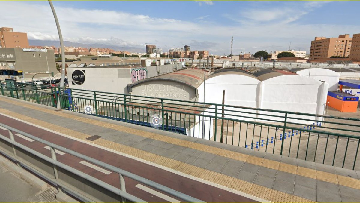 La sala de fiestas, desde la Avenida del Mediterráneo.