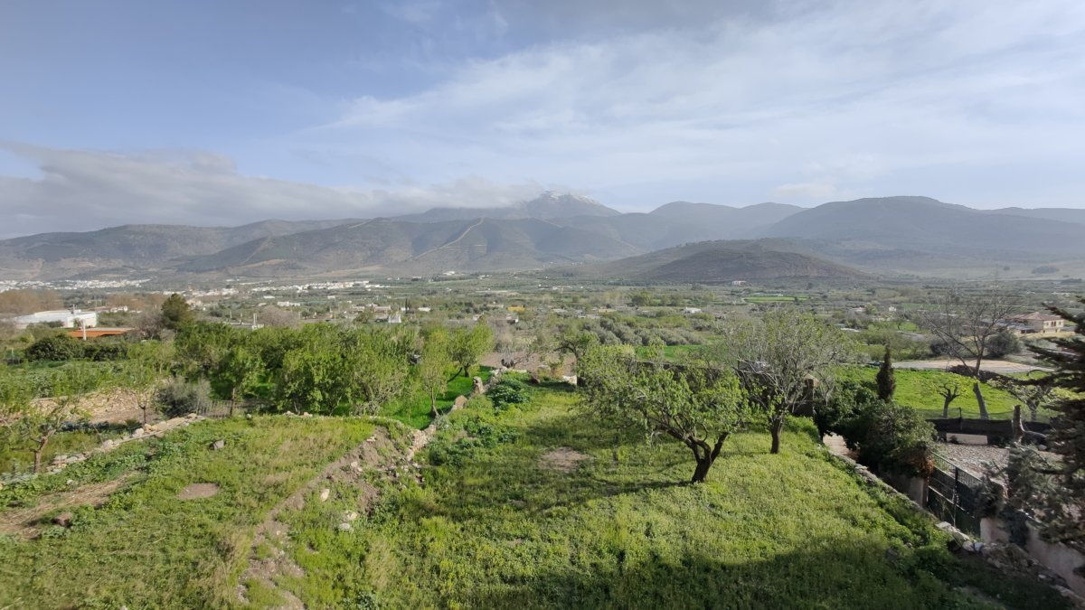 Parte del Valle del Andarax desde un mirador de Laujar, con el municipio de Fondón en la lejanía.