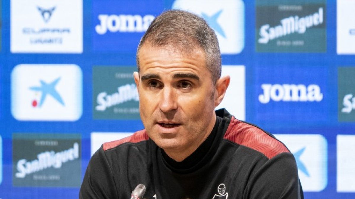 Gaizka Garitano tiene las ideas muy claras con el equipo armero.