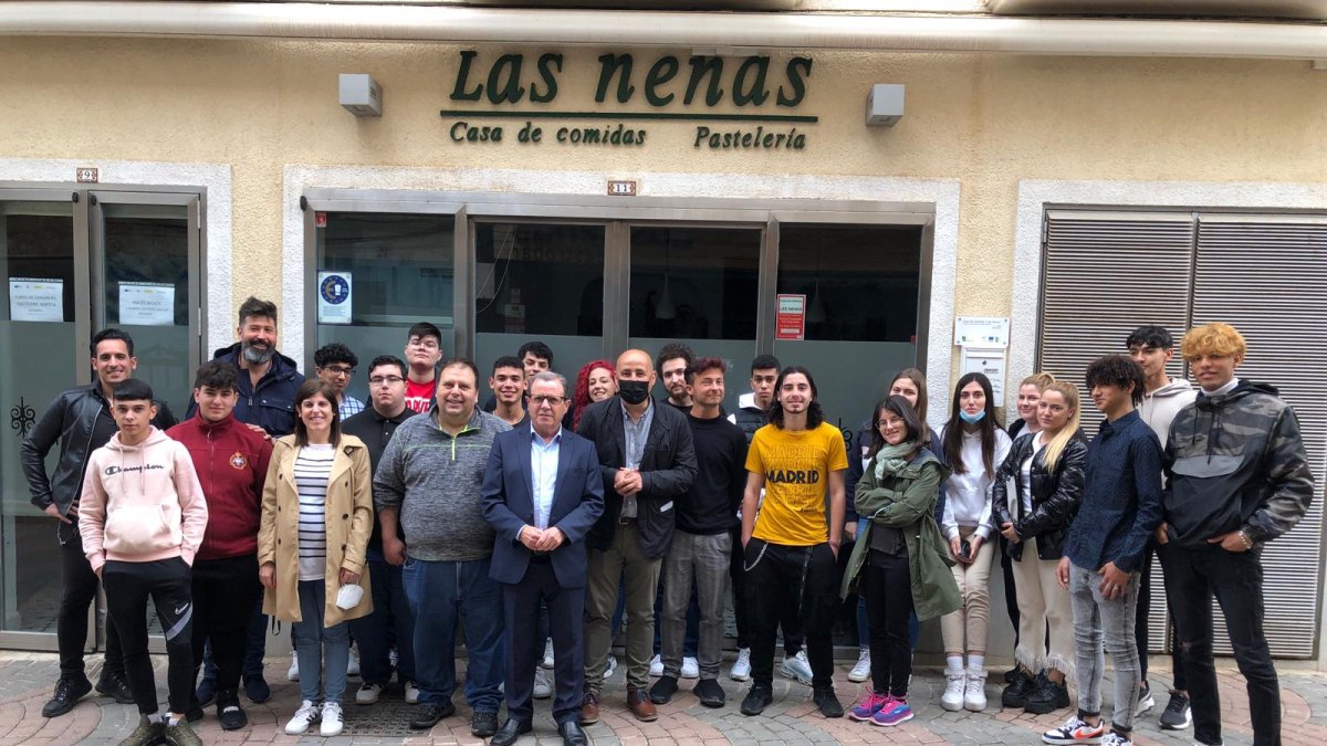 Los 22 jóvenes de Huércal-Overa se forman en el sector de la hostelería.