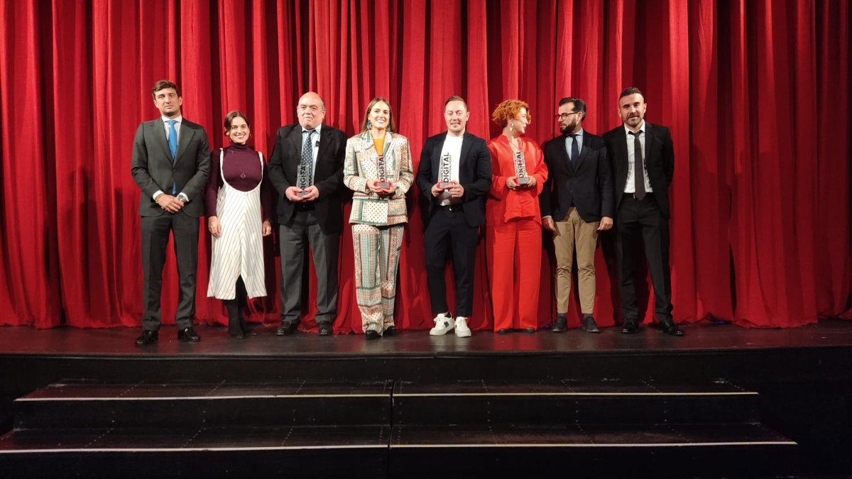 Galardonados en los I Premios Almería Digital y miembros del jurado.