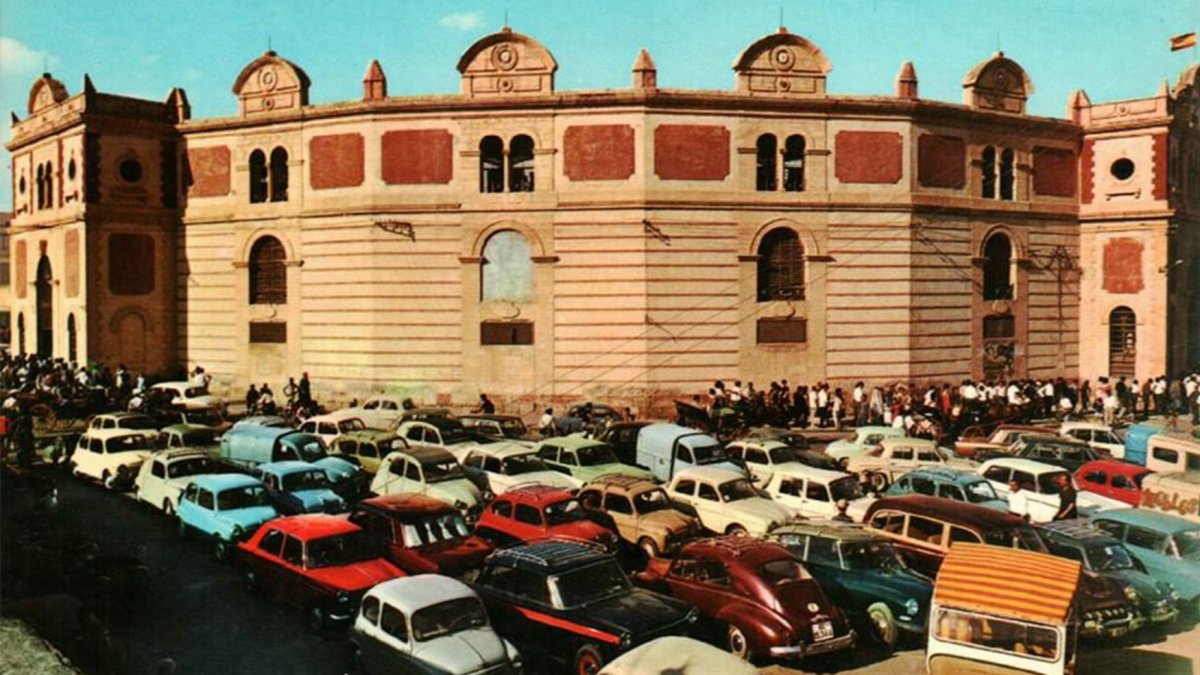 Plaza de toros de Almería en una imagen antigua.