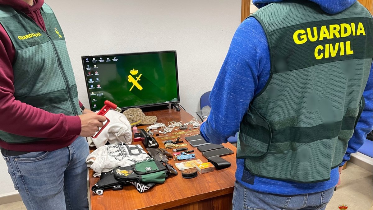 Se han recuperado numerosos objetos de los sustraídos.