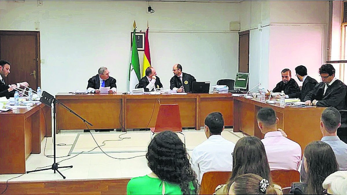 Panorámica de la sala de vistas en el juicio en Almería.