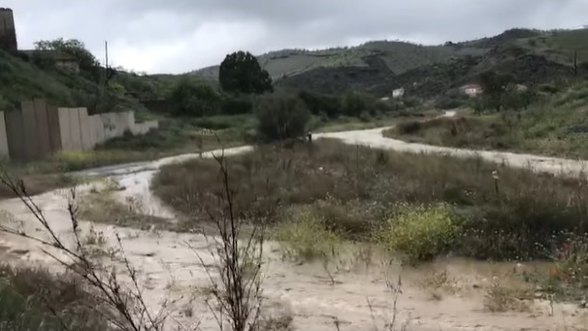 Sale la rambla del Saliente de Albox con las lluvias.