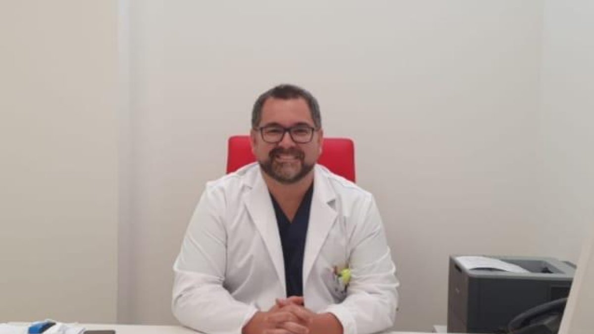 Dr. Pablo Romero Duarte, médico especialista en ginecología y obstetricia en el Centro Médico Vithas El Ejido, Almería.