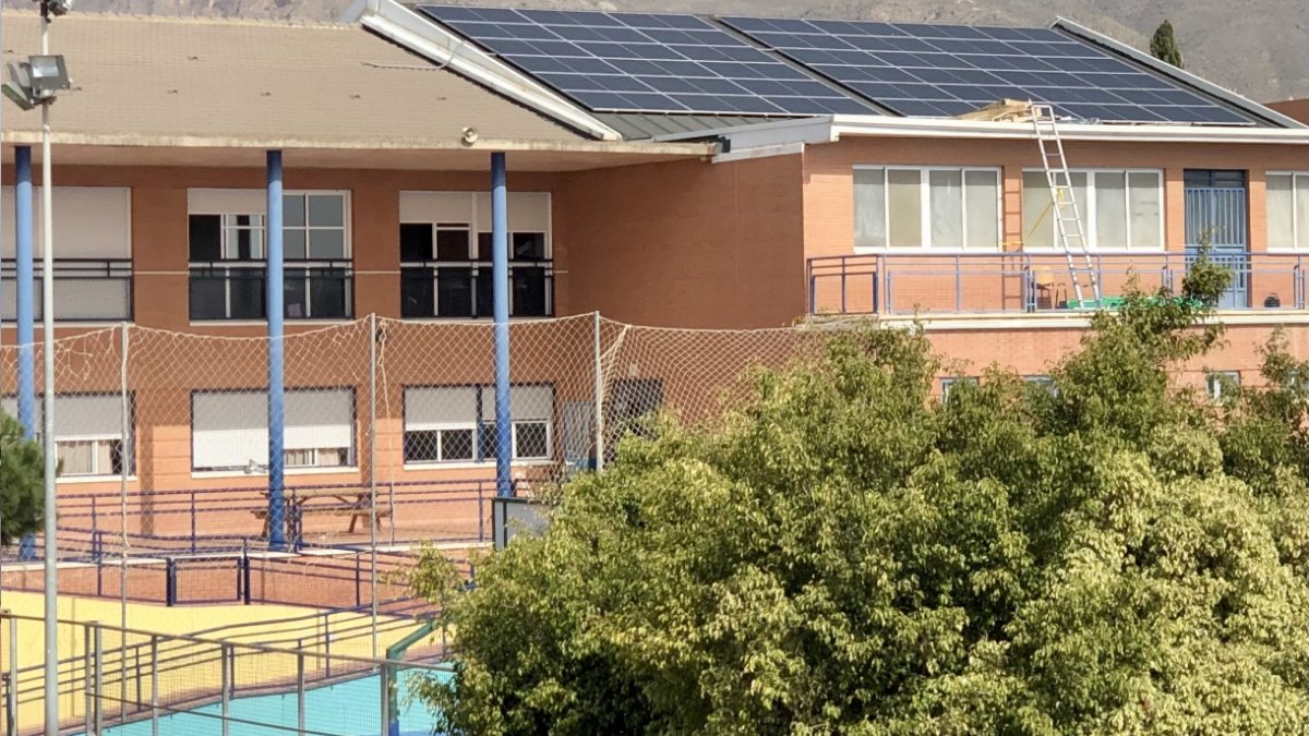 Instalación fotovoltaica en el colegio CDP Portocarrero de Aguadulce.