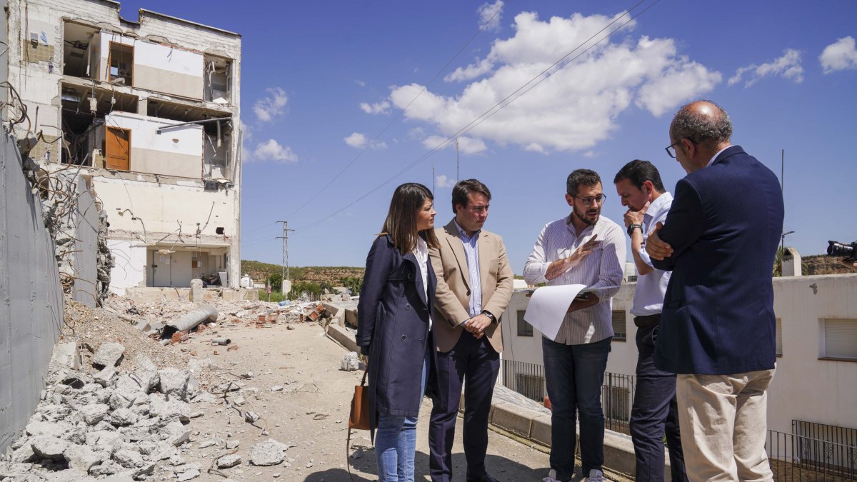 Evaluando los daños de la Residencia de Ancianos de Sorbas.