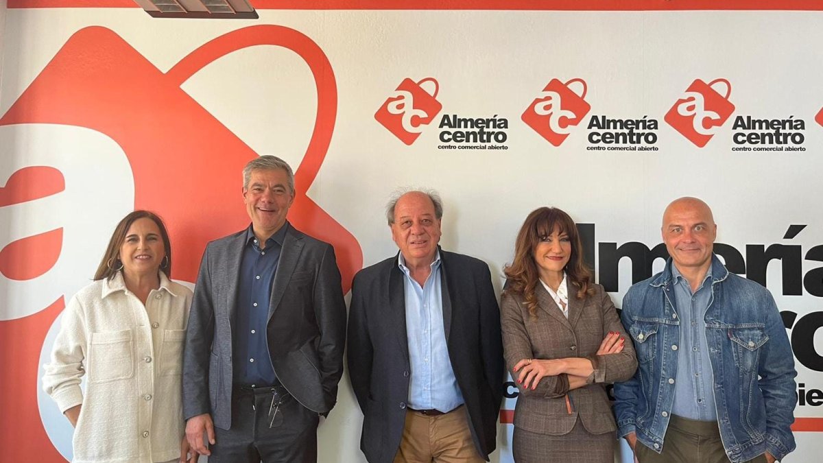 Representantes de la nueva junta directiva de Almería Centro
