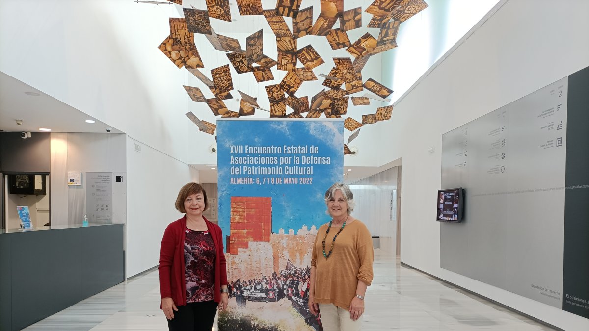 Maite Pérez y Maricruz Santos antes de iniciar el encuentro