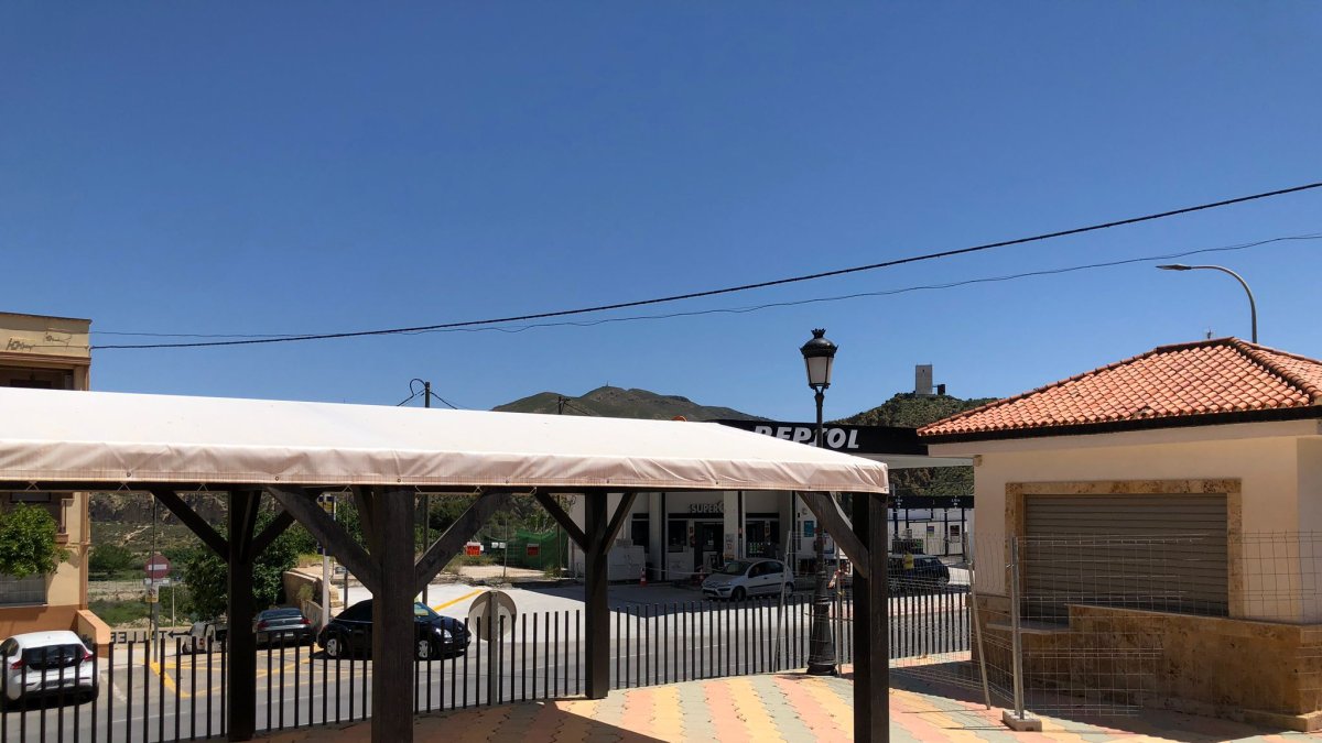 El kiosco de la Plaza del Gobernador en Huércal-Overa concluye su rehabilitación.