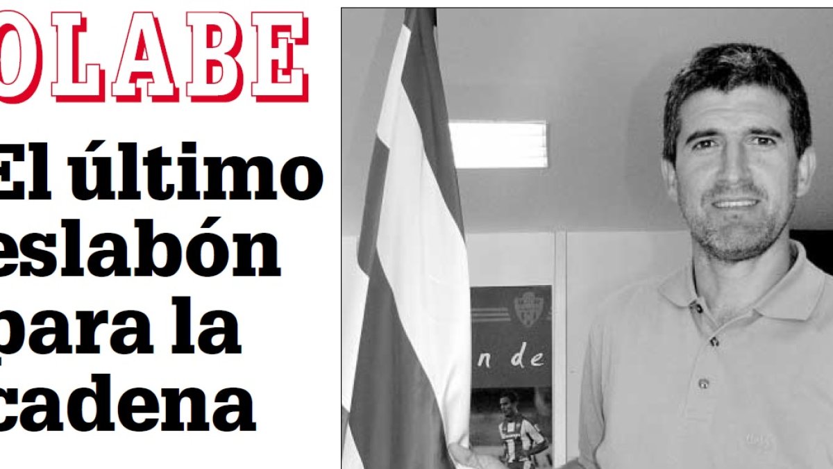 Roberto Olabe en su puesta de largo como director deportivo del Almería.