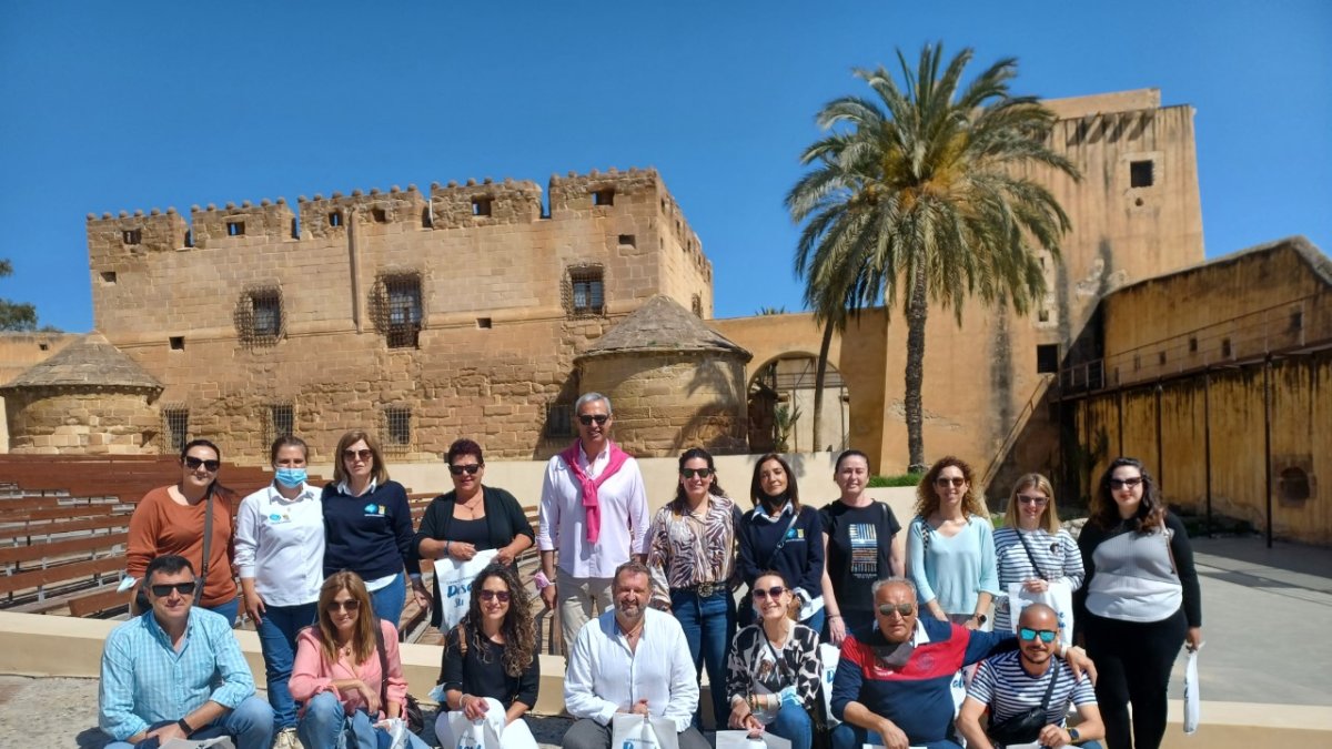 El alcalde de Cuevas del Almanzora, Antonio Fernández y la concejala de Turismo, María Isabel Ponce, recibieron a los participantes.