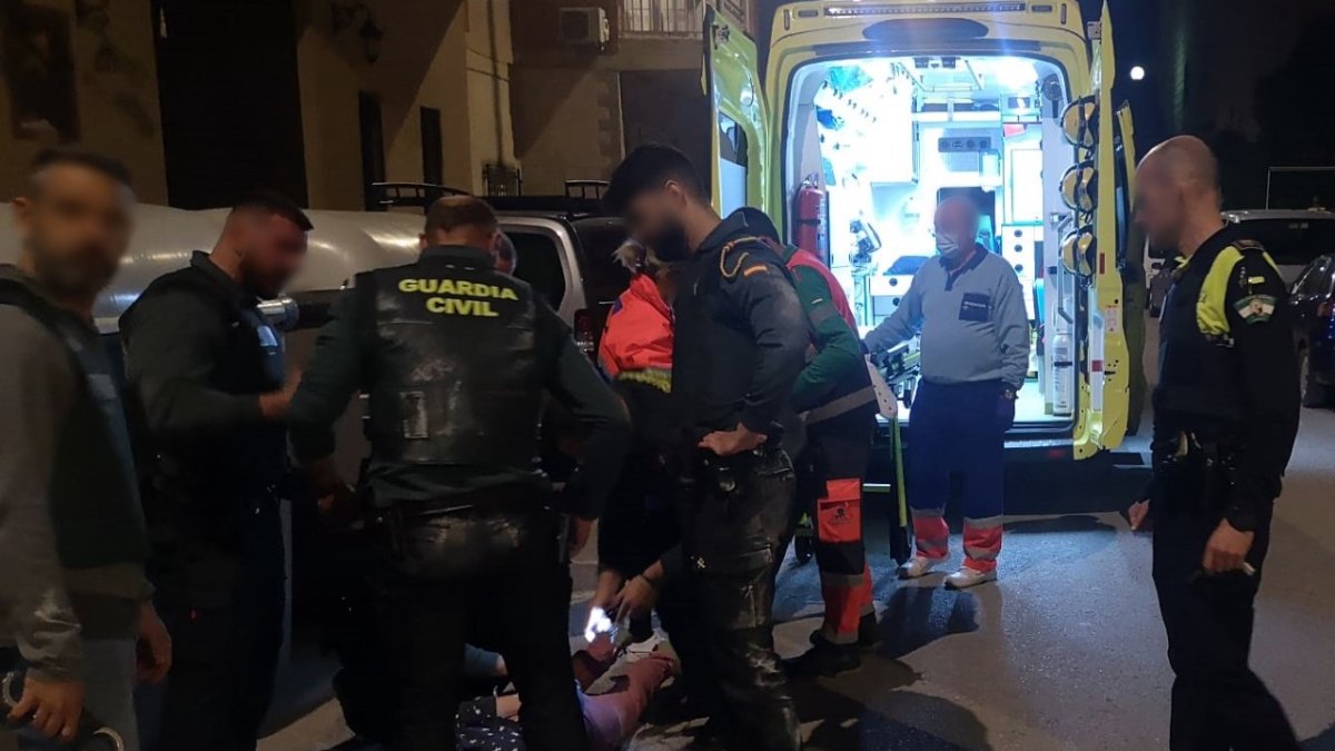 Los agentes, la desarman y reducen si tener que lamentar daños personales.