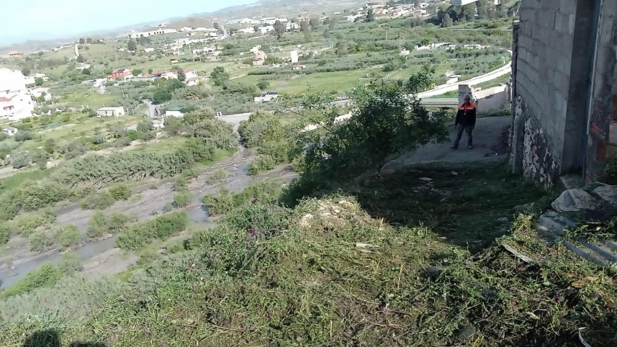 El Ayuntamiento ya ha procedido a la limpieza de zonas como las del Cuartel Viejo o el Cerro.