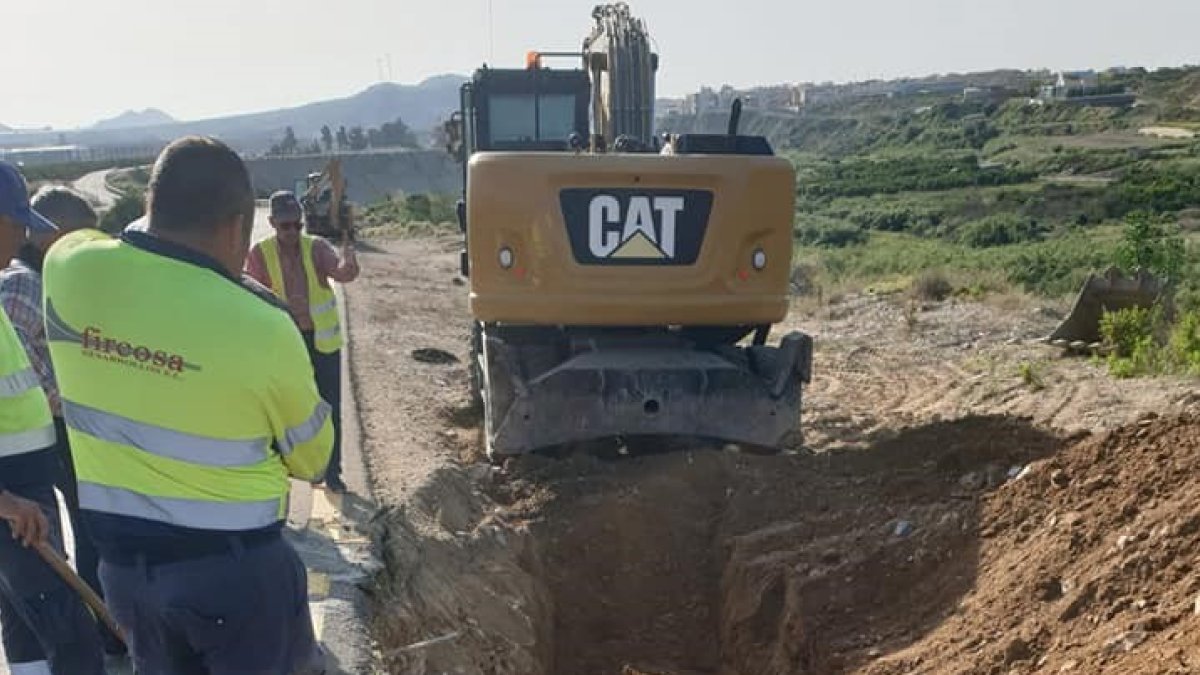 Los operarios ya están trabajando en la recuperación de esta carretera antusa.