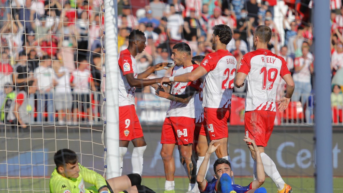 La plantilla quiere vivir la fiesta del ascenso ganando al Alcorcón.