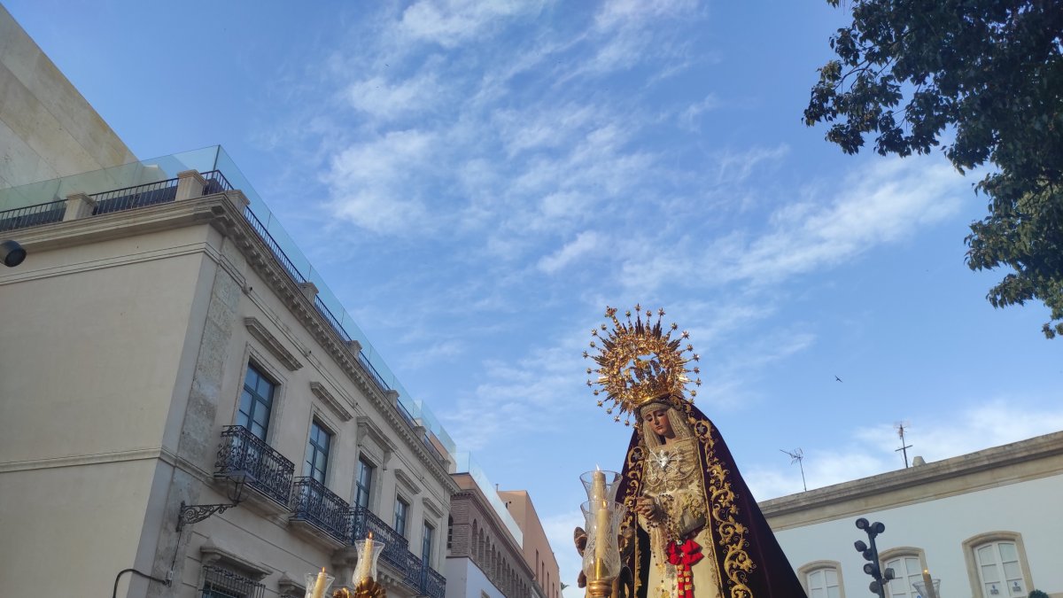 La Virgen del Consuelo, a la luz de mayo.