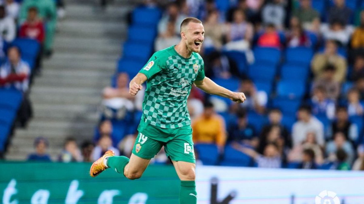 Rodrigo Ely celebrando su gol en San Sebastián.