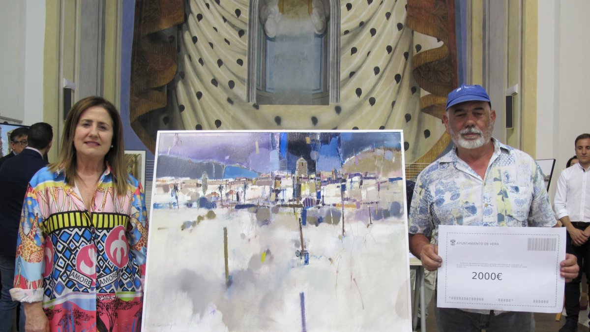 Ganador del Primer Premio con la concejal de Cultura.