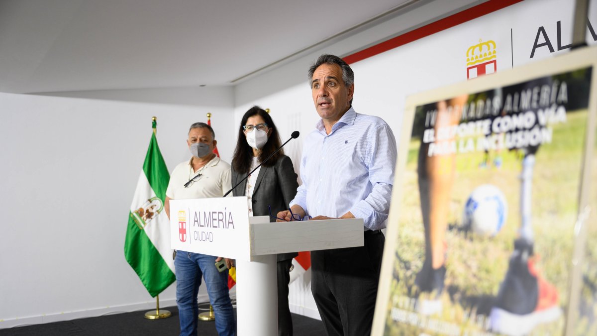 Presentación de las Jornadas con el Juanjo Segura, Isabel Valdés y Antonio Criado.