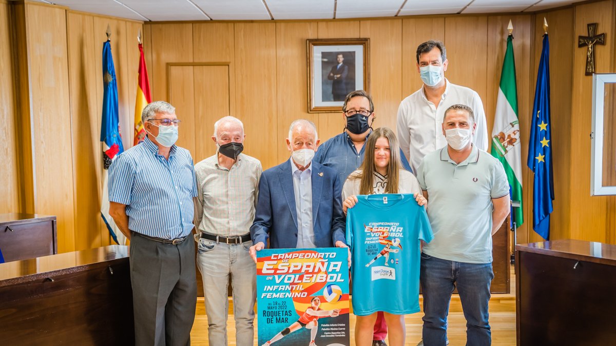 Foto institucional con un grande del voleibol como Juanjo Salvador.