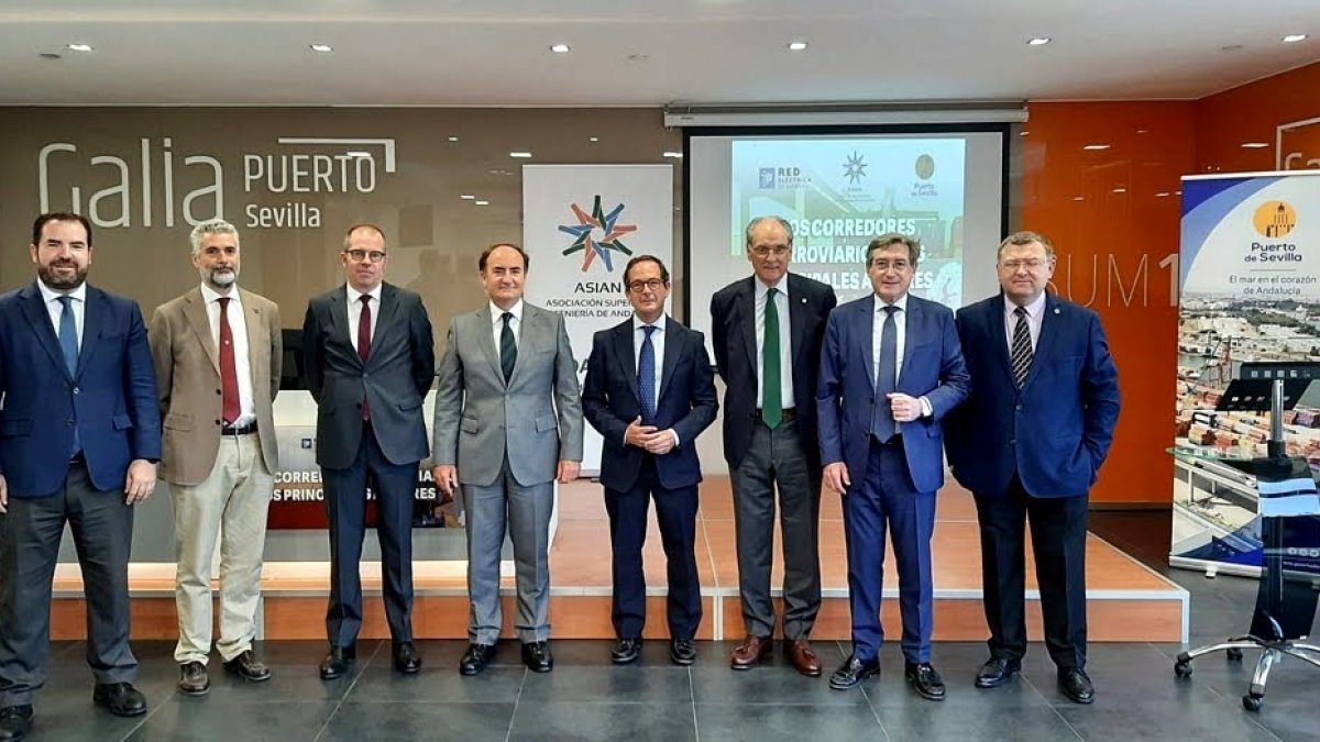 Participantes en la jornada sobre corredores ferroviarios.