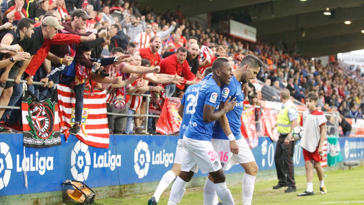 La afición cantando el gol de Fidel que salvaba al Almería.