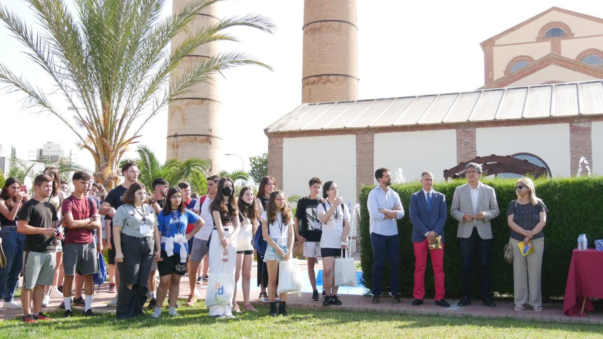 Desarrollo de la jornada de convivencia en el entorno de la Alcoholera en Adra.