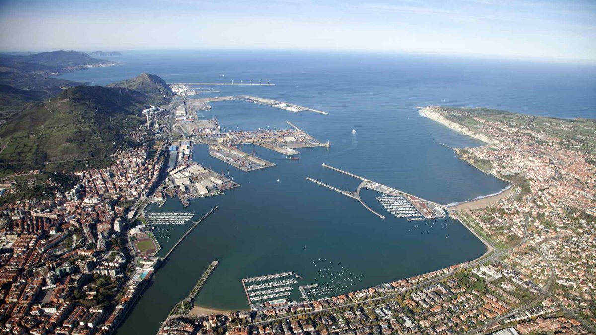El puerto de Bilbao es uno de los más activos del país en servicios con Europa
