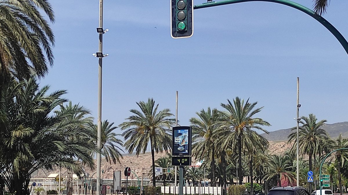 Los termómetros ya han alcanzado los 40 grados en Almería capital.
