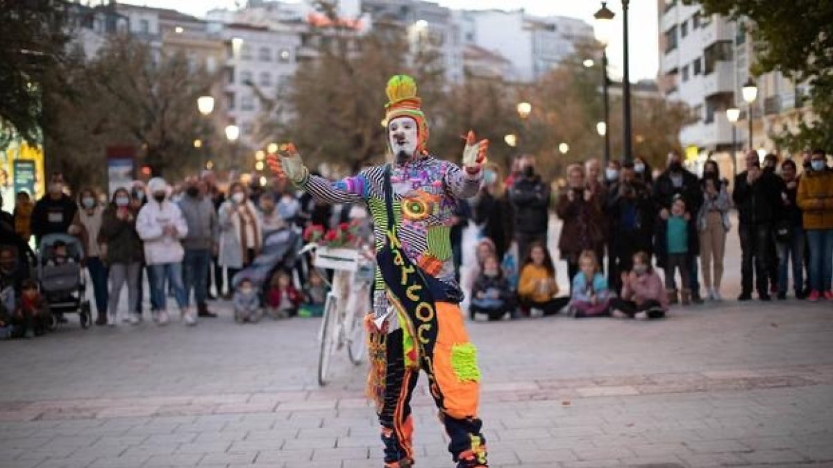Espectáculo de calle Karcocha Street Clown en La Noche en Blanco en Almería.
