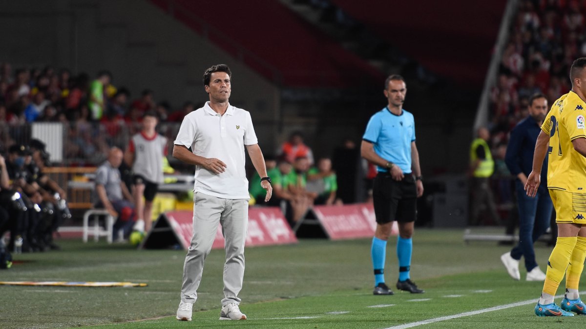 Algo no le estaba gustando a Rubi durante el encuentro.