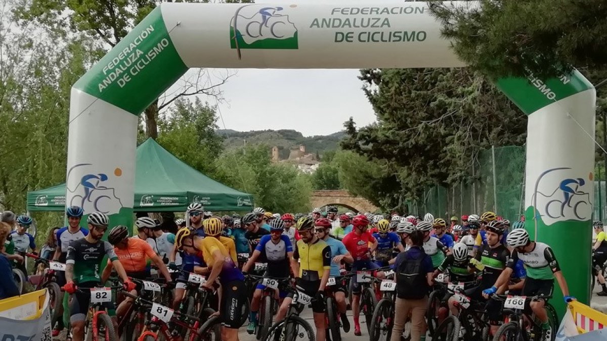 Los protagonistas de la carrera, listos para tomar la salida.