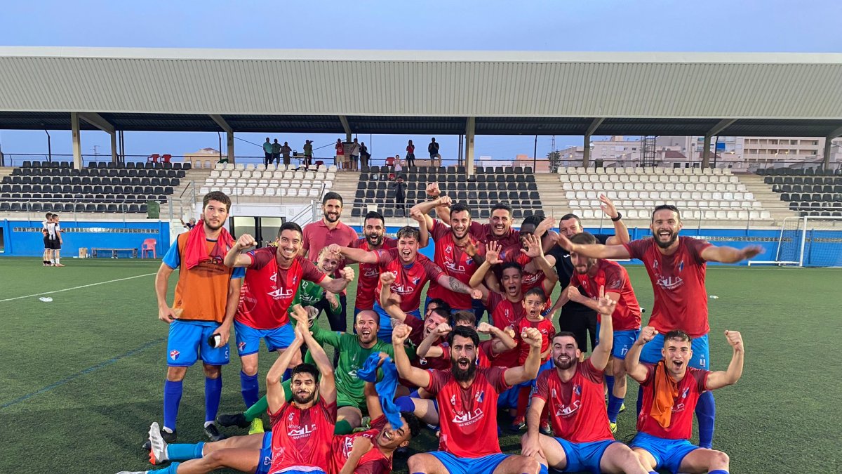 Jugadores celebrando su hazaña.