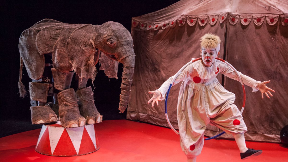 Imagen de la actuación de ‘Parade, el circo de los valientes’.