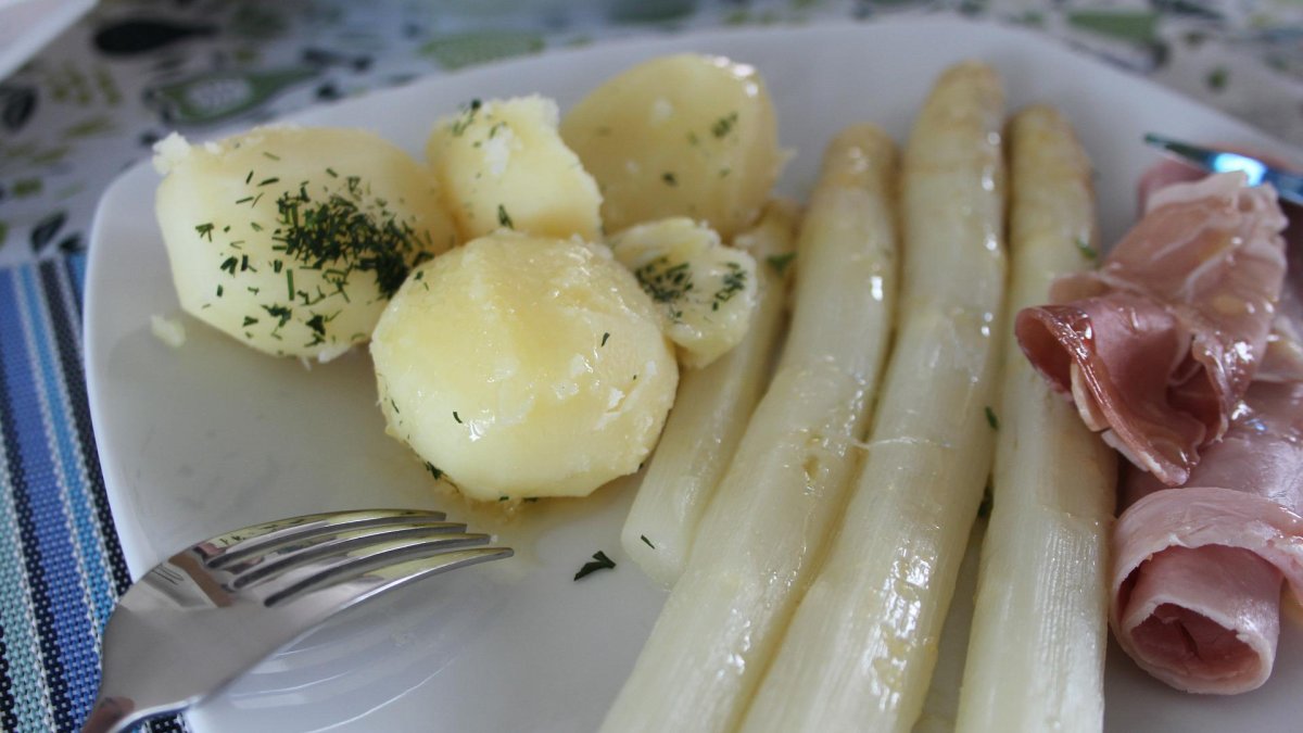 Espárragos y jamón.