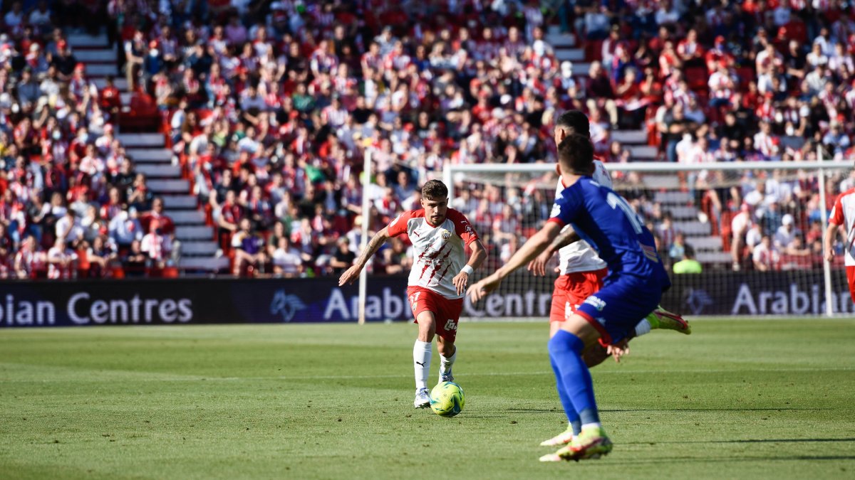 Alejandro Pozo es un jugador que conecta muy bien con la afición.