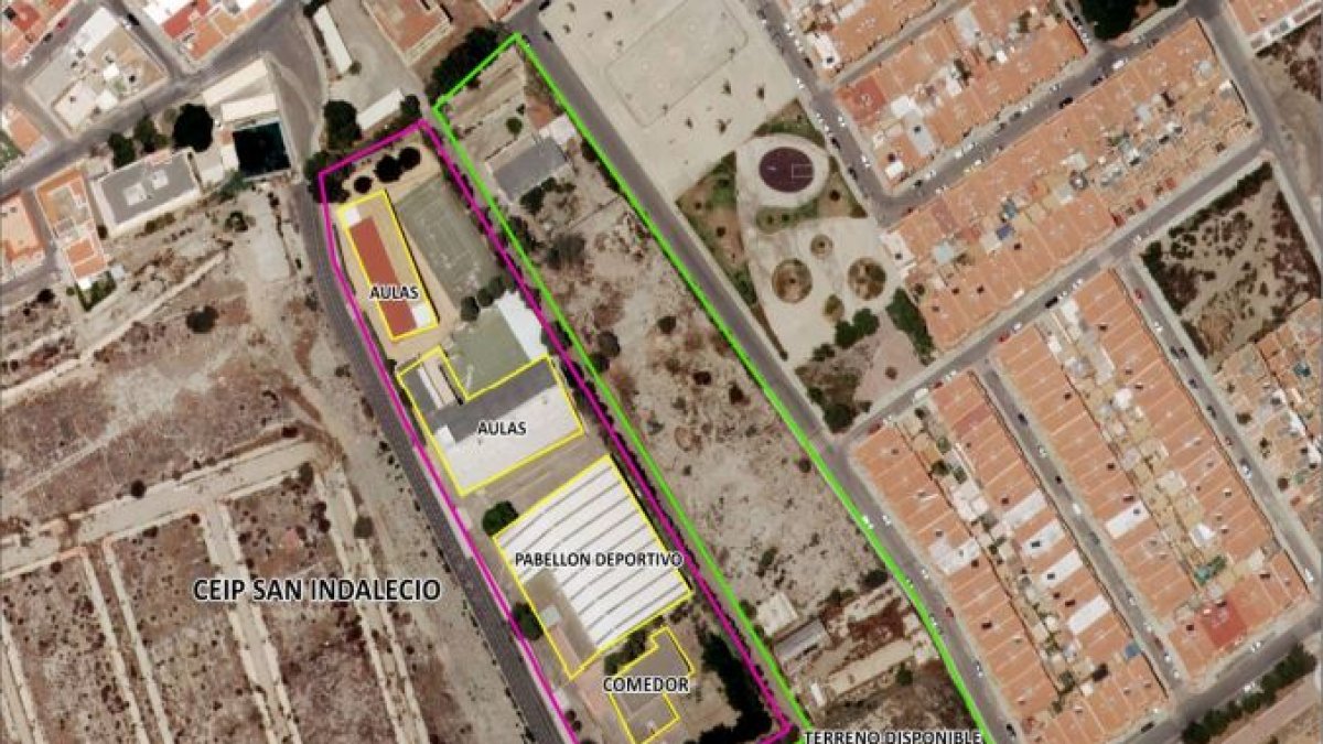 Los vecinos creen que un solar de Agricultura junto al colegio sería el ideal para construir el IES.
