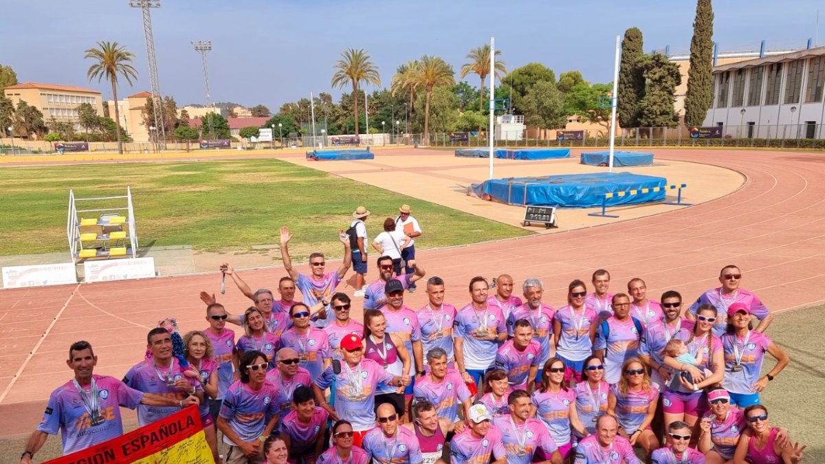 Los almerienses posan tras alcanzar su objetivo.