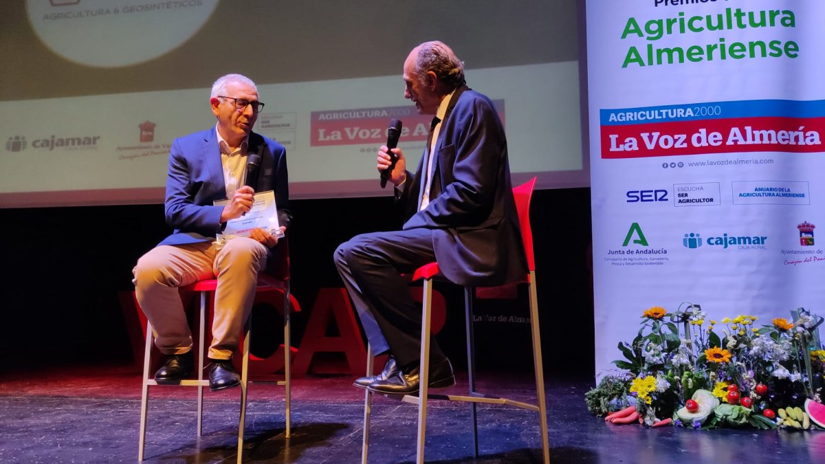 Acto de reconocimiento al compromiso tecnológico en los Premios de la Agricultura Almeriense.
