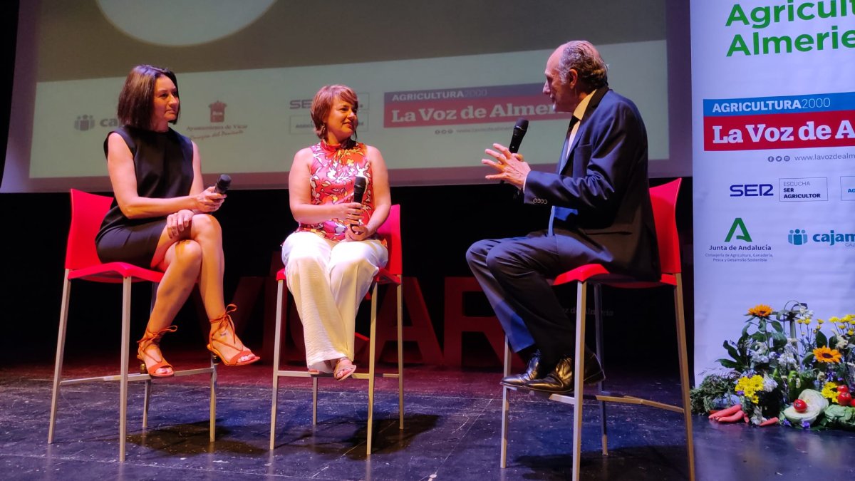 Acto de entrega del premio al compromiso con el sector agrícola de Almería.