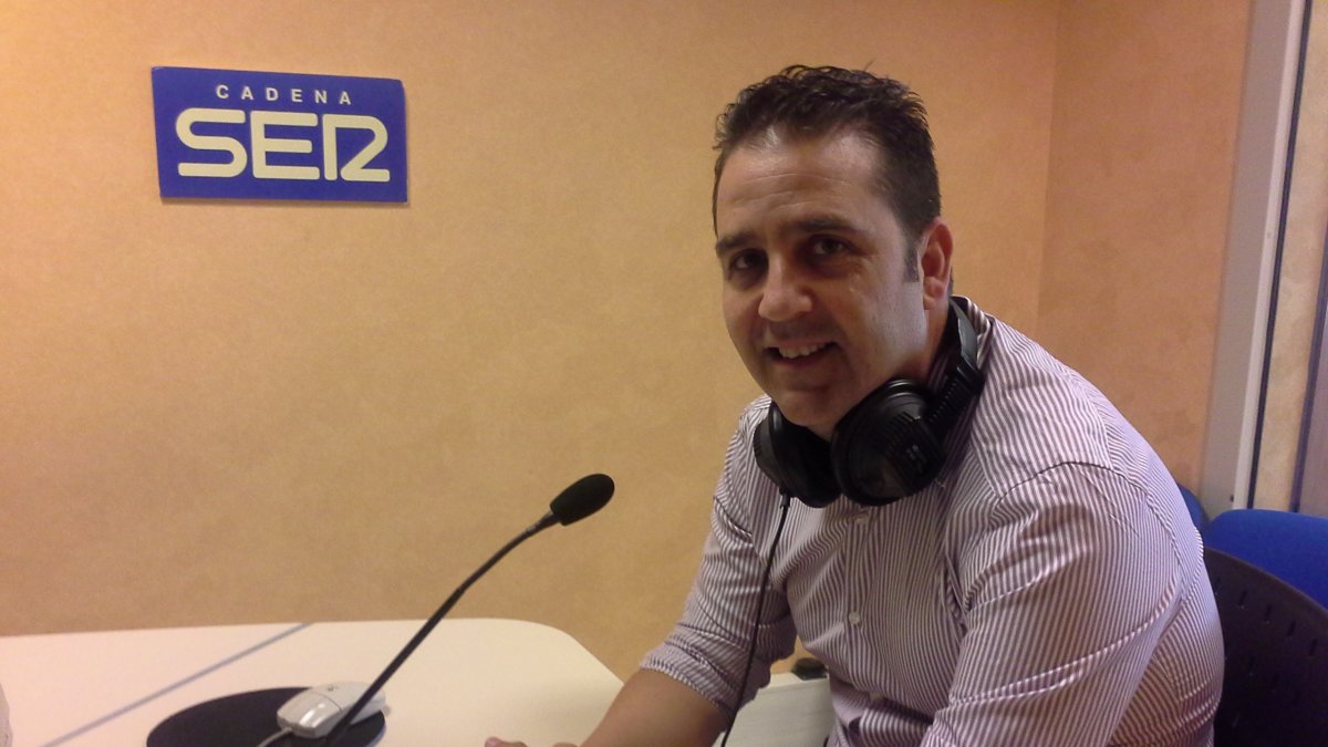 Alberto Benito en una de sus visitas a los estudios de la Cadena SER.