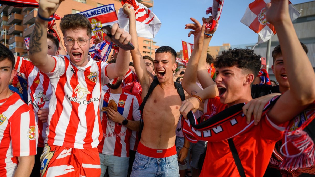 La afición rojiblanca antes del partido frente al Alcorcón.