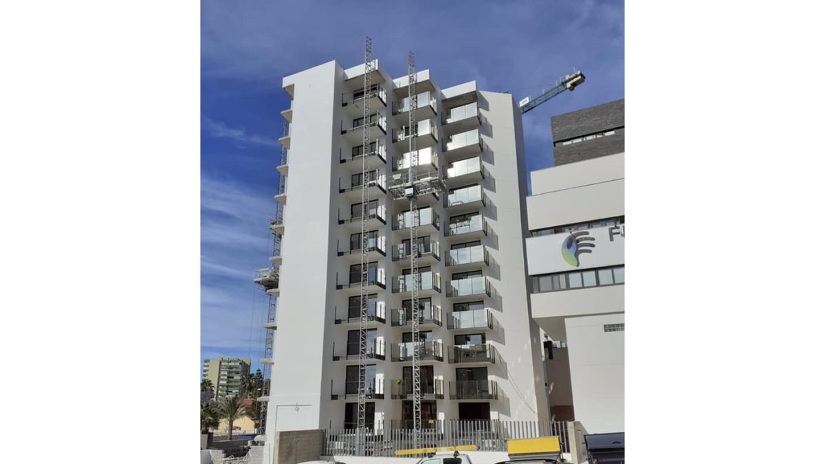 Edificio Jupiter remozado en Aguadulce.