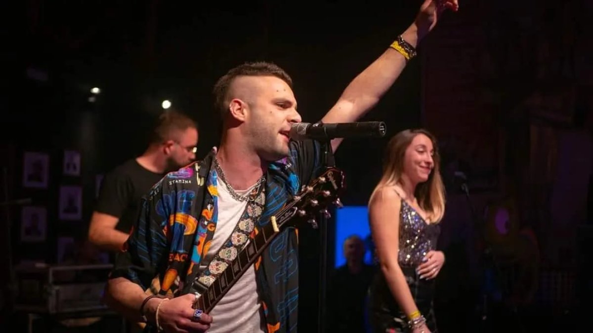 Rafa Tornado y su banda durante un concierto.