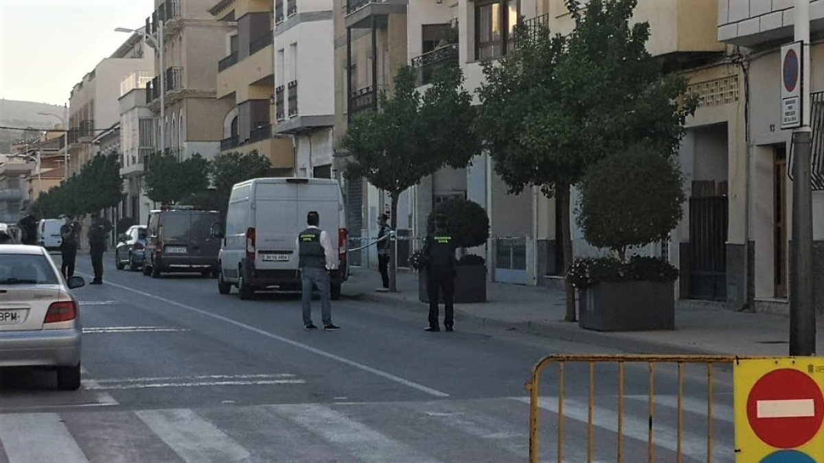 La Guardia Civil trabaja en el lugar del crimen