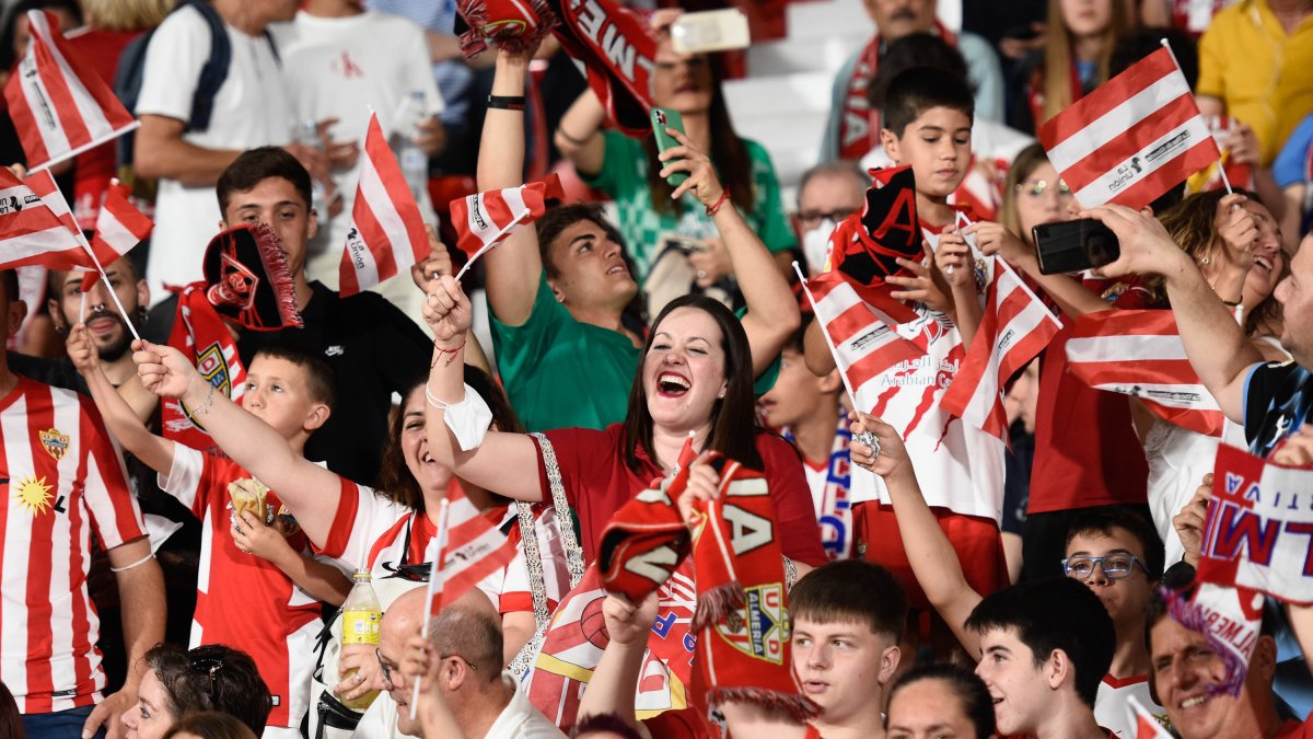 Le pueden dar mil golpes pero la afición rojiblanca nunca falla.